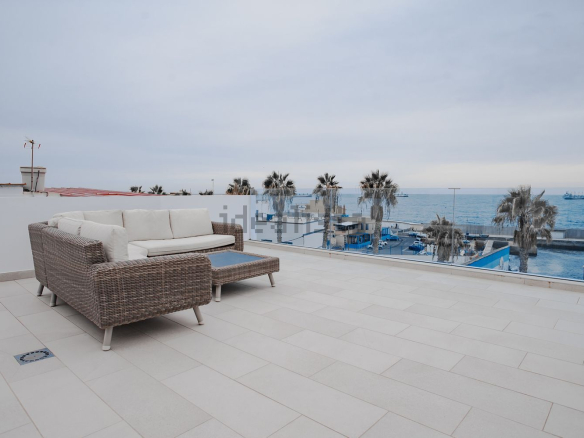 Chalet adosado en venta en calle Popa